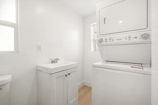 Building Photo - 619 W Kelso St
