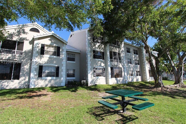 Building Photo - 2880 N Oakland Forest Dr