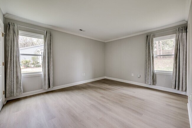 Building Photo - Beautiful 3 bedroom 2 full bath Ranch on a cul-de-sac in Charlotte's Walnut Creek community.