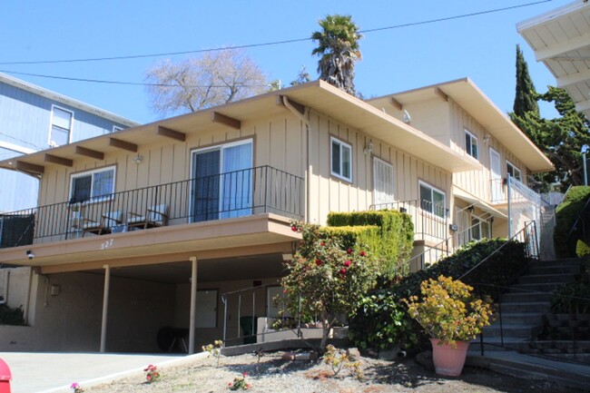 Primary Photo - 527 Vaqueros Ave