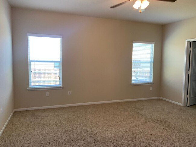 Building Photo - Cedar Park 4-Bedroom Home