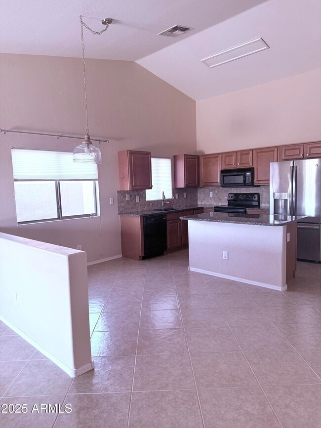 Building Photo - 320 Phantom Dr