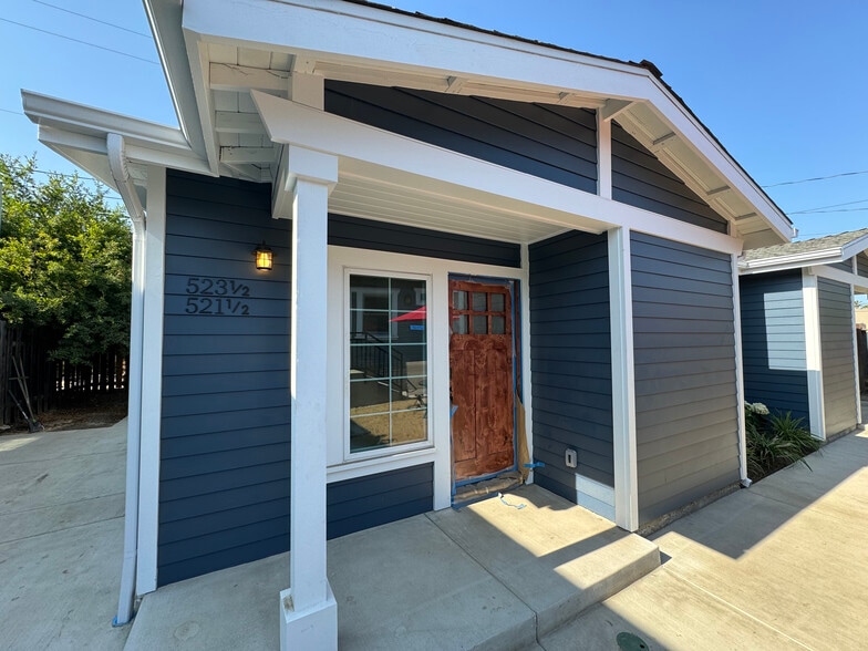 Covered porch - 521 Mission St