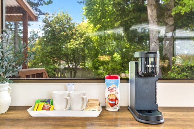 Building Photo - 12527 SE 52nd St