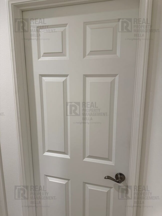 Building Photo - Single-Story Comfort & Style in Prime Heme...