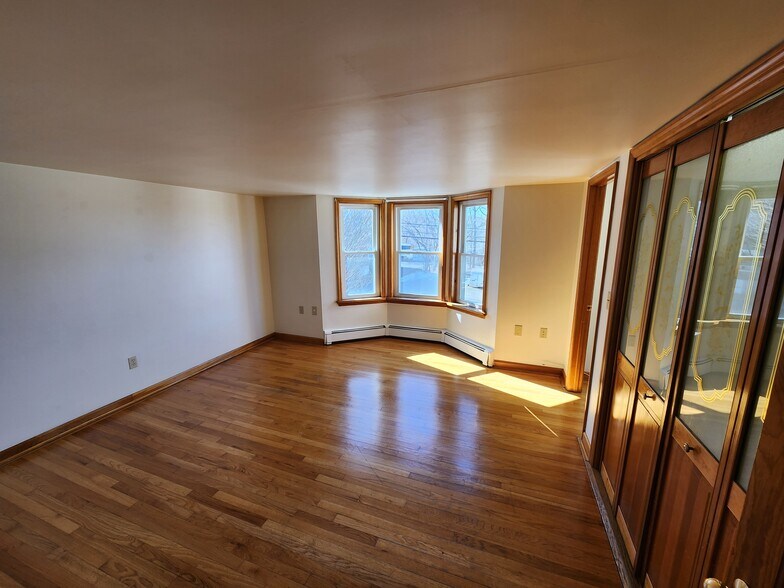 Building Photo - 95 3rd Ave