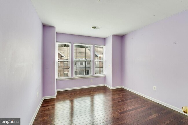 Building Photo - 7742 Valley Oak Dr