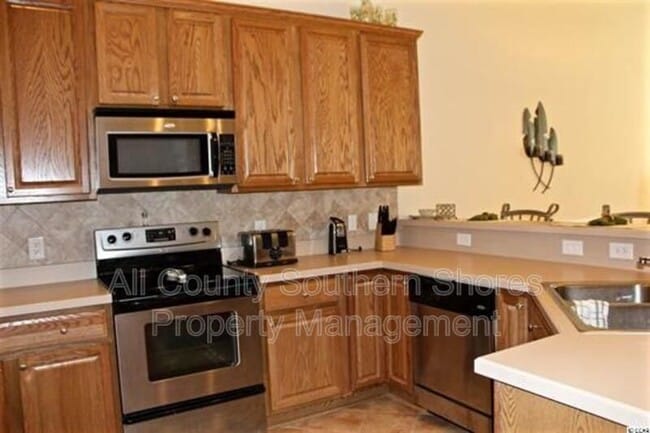 Building Photo - 264 Viareggio Road