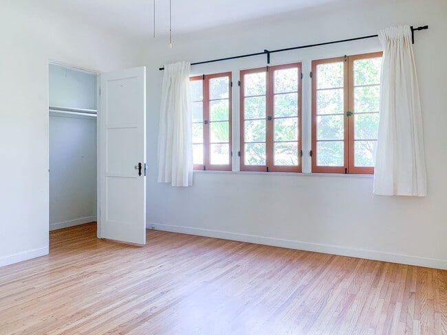 Building Photo - Gorgeous & Updated 3 bed Storybook Spanish House in Silverlake w/Views!