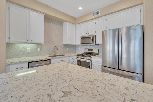 Building Photo - 3183 Dehesa Rd