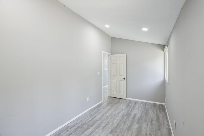 Building Photo - 65 N Howell Ave