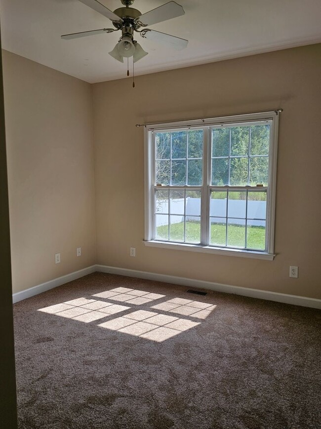 Building Photo - 205 Stillwater Creek Dr