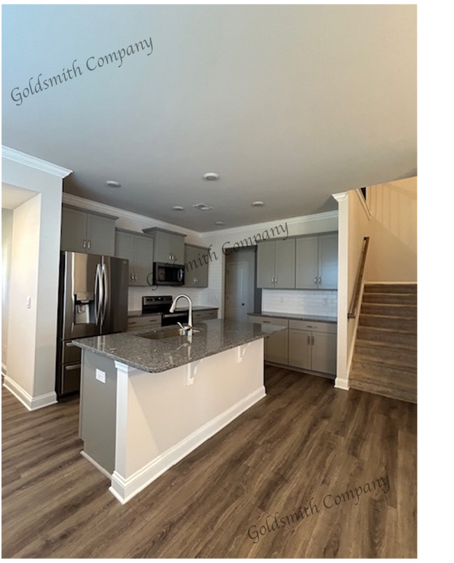 Building Photo - "Spacious 4-Bedroom Townhouse Retreat on Y...