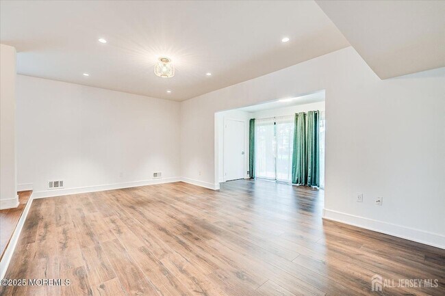 Building Photo - 369 Bromley Pl