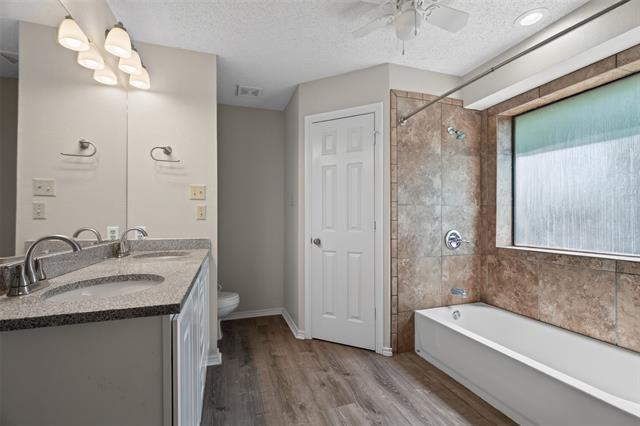 Building Photo - 1009 Winding Creek W Dr