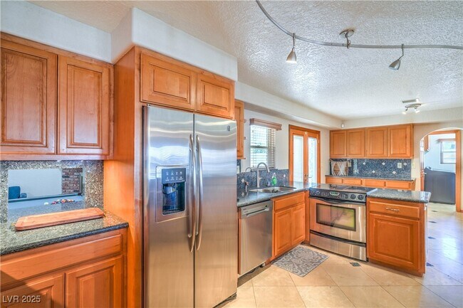 Building Photo - 3480 W Mesa Verde Ln