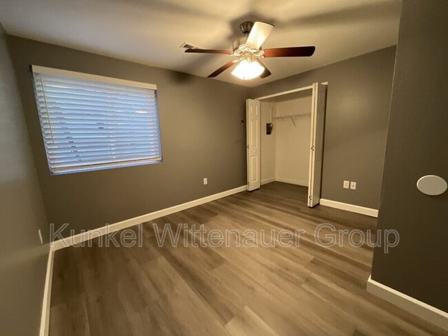 Building Photo - 704 Fountain View Dr