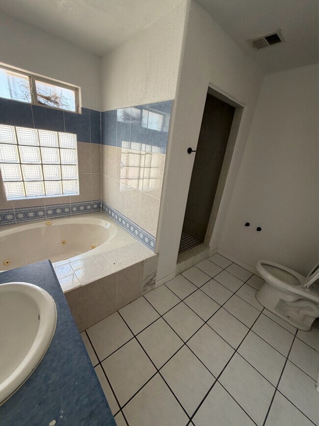 Building Photo - 12741 Bunyan Way