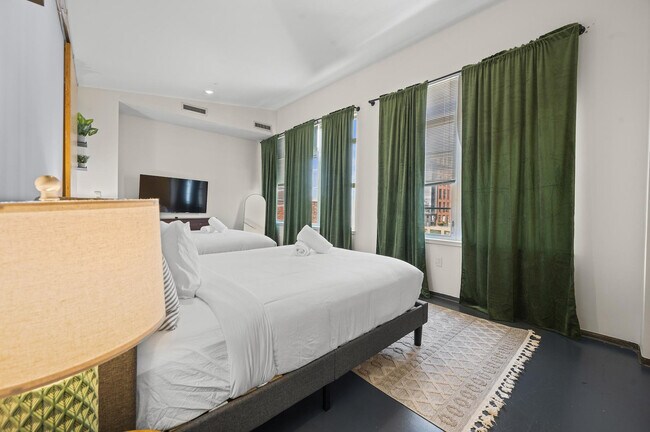 Building Photo - 160 E Berkeley St