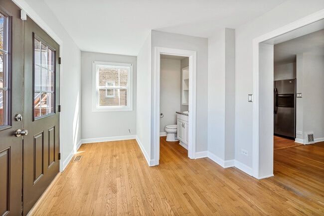 Building Photo - 3423 N Springfield Ave