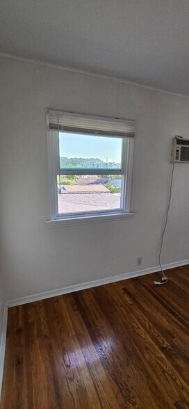 Building Photo - 1530 N Ave 45