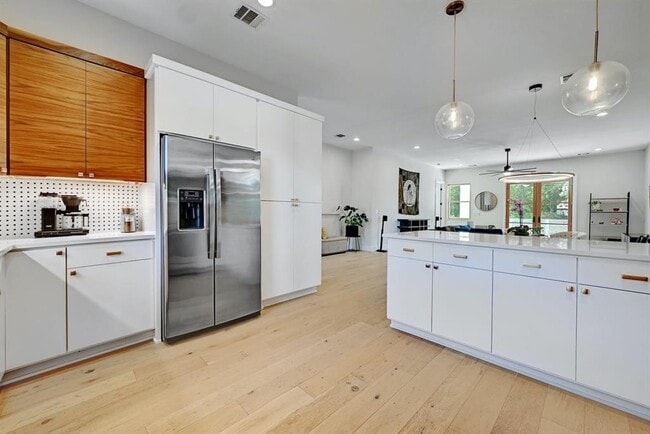 Building Photo - 4707 Craigwood Dr