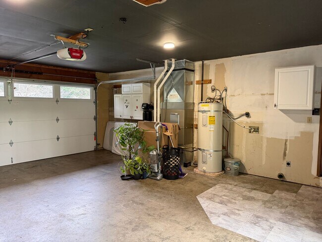 Building Photo - Lovely Single Level Rambler with Custom Finishes and Pet Friendly!