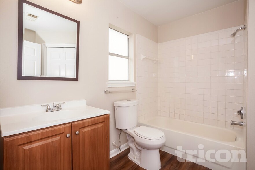 Building Photo - 3110 Boynton Dr