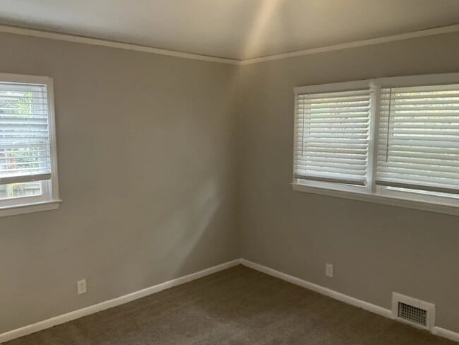 Building Photo - 1915 Timothy Dr SW