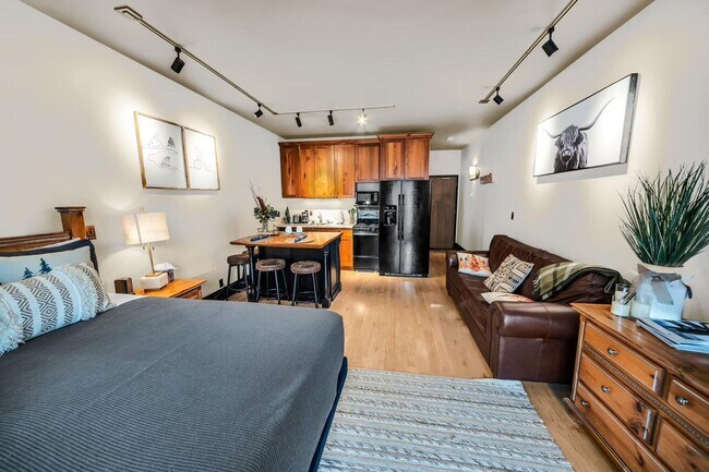 Building Photo - Furnished Park City Studio Available for Rent