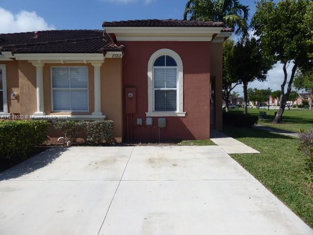 Primary Photo - 23702 SW 110th Ave
