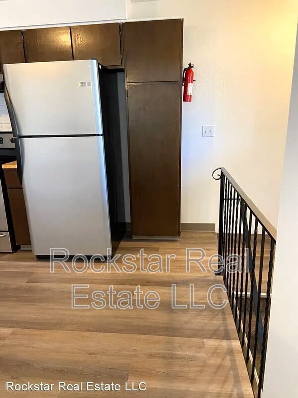 Building Photo - 1307 N Vista