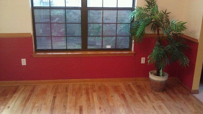 Building Photo - 127 Beverly Dr