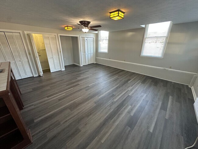 Building Photo - FOR LEASE - 4 Bed, 4 Bath, 5000sqft, 1.5 a...