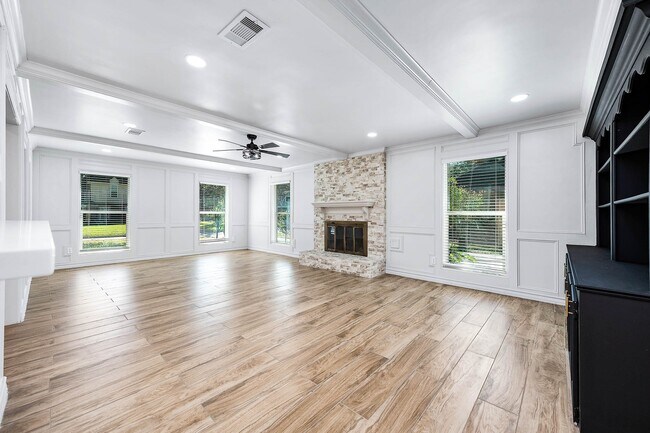 Building Photo - 3511 Tree Ln