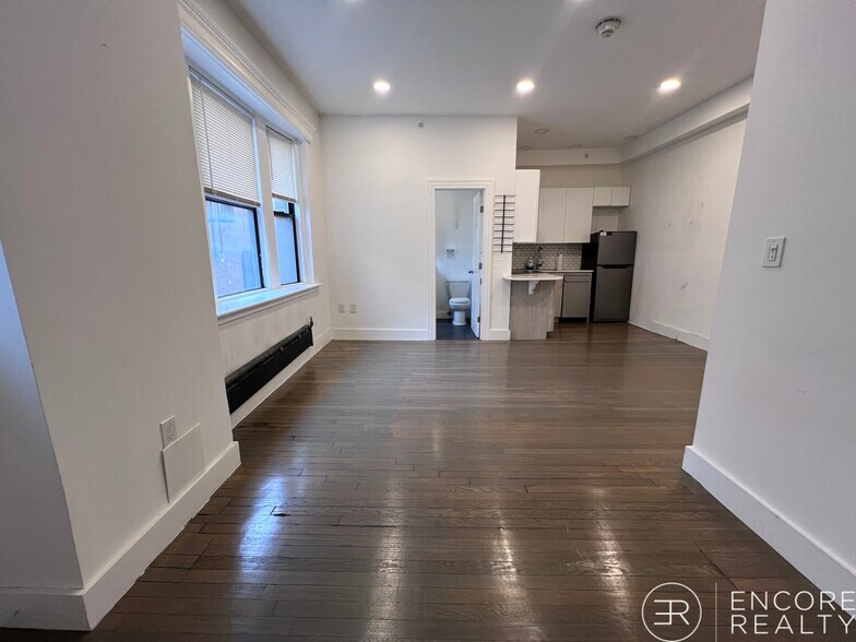 Primary Photo - 11 Queensberry St