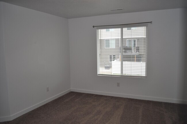 Building Photo - 14928 Messi St