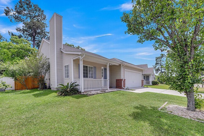 Building Photo - Centrally Located and Beautifully Renovate...