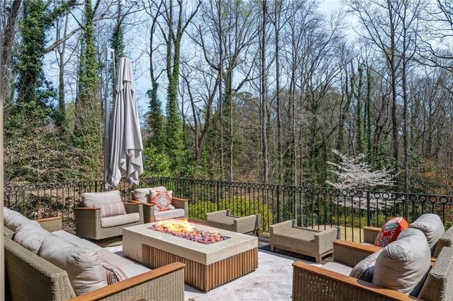 Building Photo - 5265 Peachtree Dunwoody Rd NE