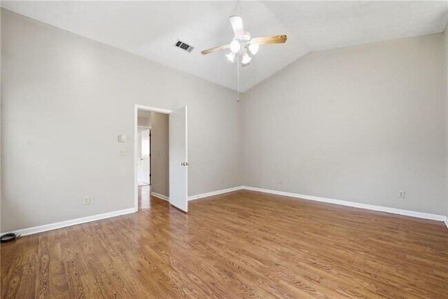 Building Photo - 3070 Bugle Dr