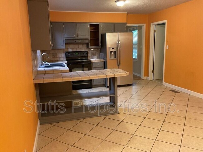 Building Photo - 1810 Marlborough Blvd