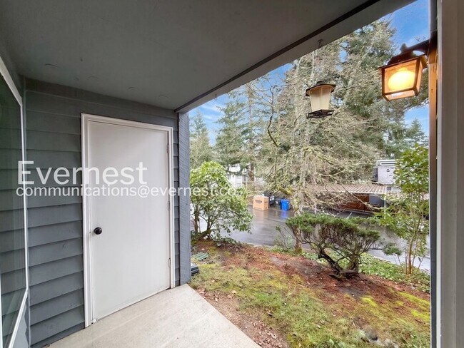 Building Photo - 1 Bed, 1 Bath Condo with Carport / Vouchers Accepted / Coming Soon!