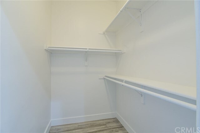 Building Photo - 121 S Elm Dr