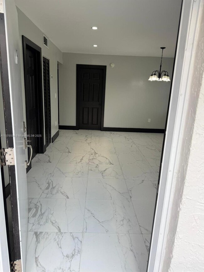 Building Photo - 6921 SW 129th Ave