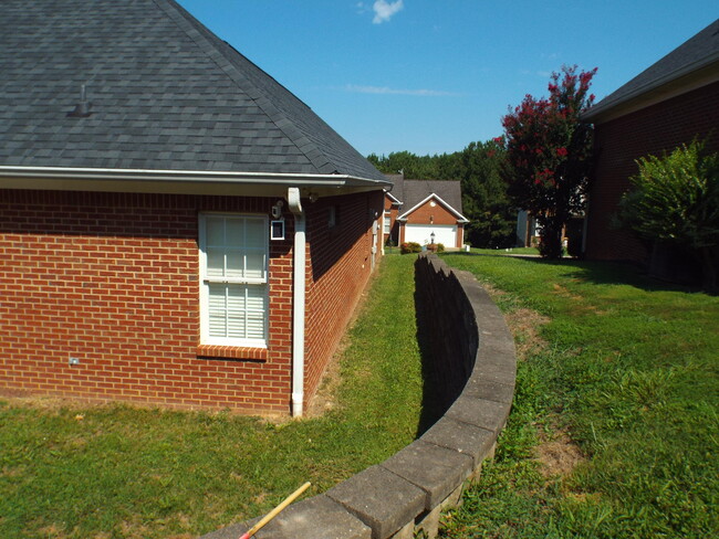 Building Photo - 1951 Weston Hills Dr NW