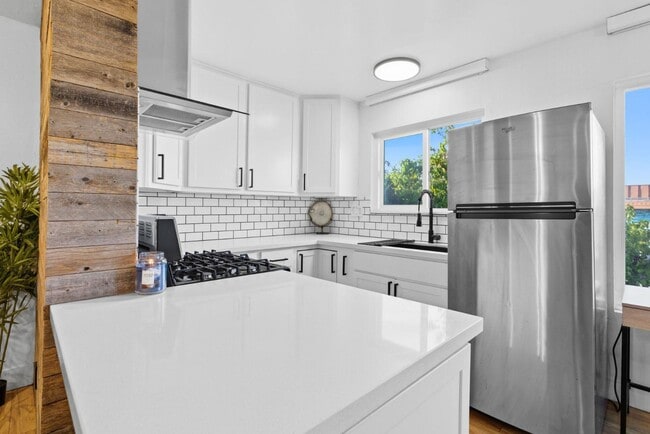 Building Photo - 4262 Wilson Ave