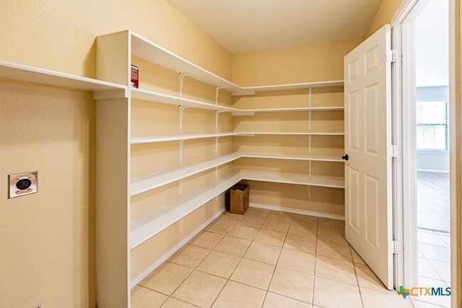 Building Photo - 2019 Woodway Dr