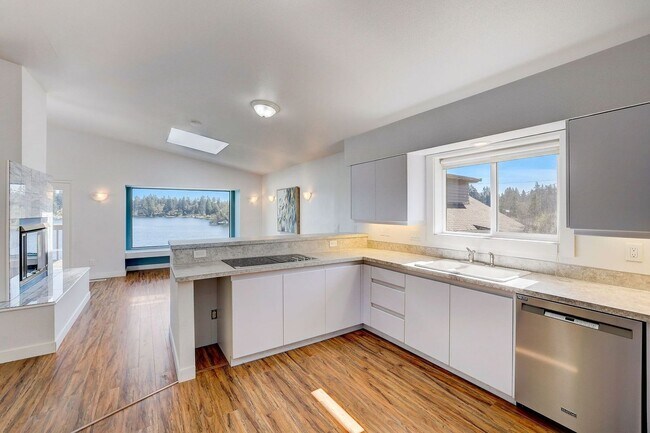Building Photo - 9721 Lake Steilacoom Dr SW