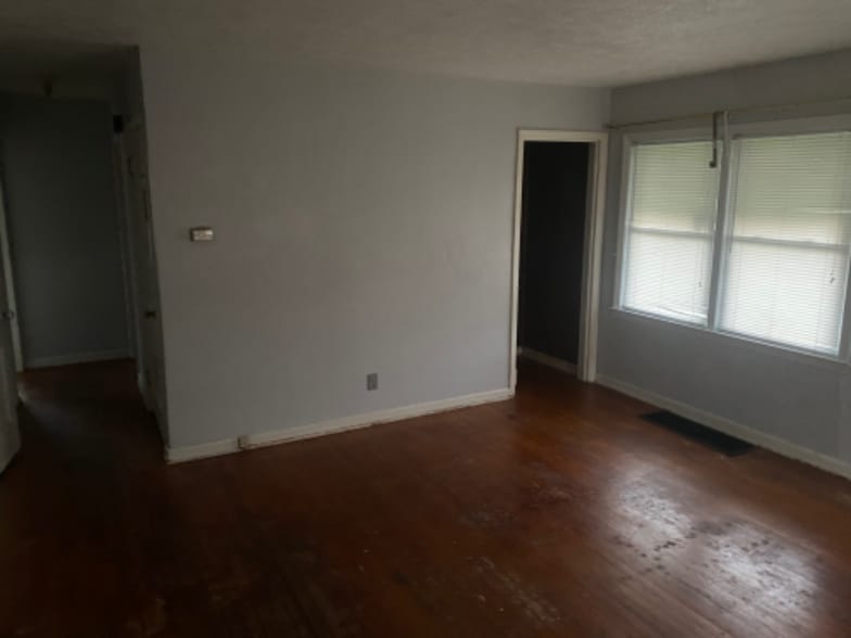 Building Photo - 3740 W 2nd St