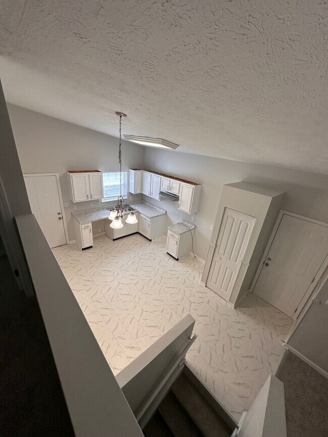 Building Photo - Newly Renovated 4 bed 3 FULL BATH / Warren Woods